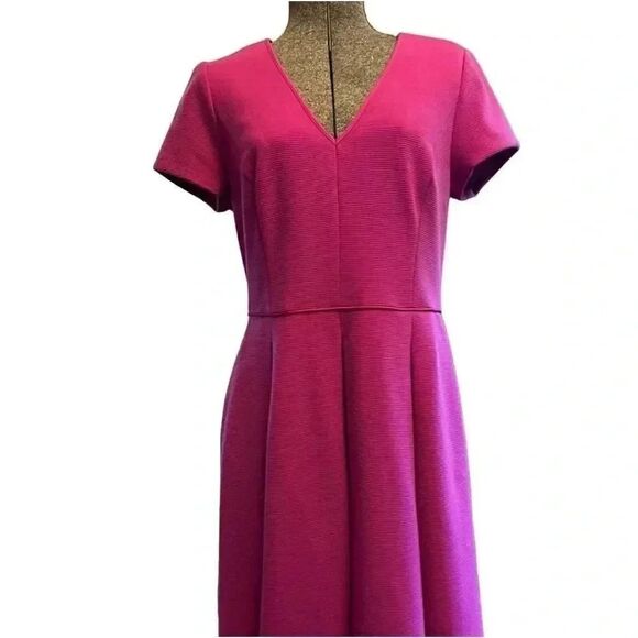 Banana Republic Women's Fuschia Poly/Cotton/Spandex V-Neck Short Sleeve Pleated - Picture 2 of 14